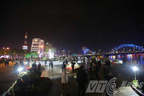 Đường phố Đà Nẵng, rực rỡ, đêm giao thừa