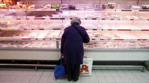 Theo luật mới tại Pháp, siêu thị vứt bỏ đồ ăn bán ế là phạm pháp