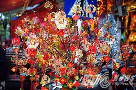 Bẻ cành hái lộc có thật sự mang lộc về nhà?