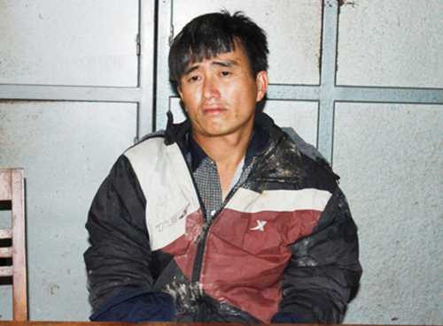 Đối tượng Lầu Bá Chia tại cơ quan công an