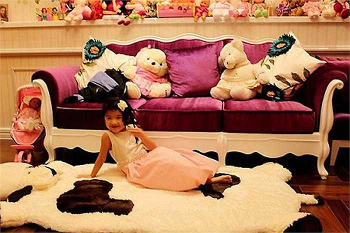 Phòng ngủ rộng 80m2 của Bảo Tiên.