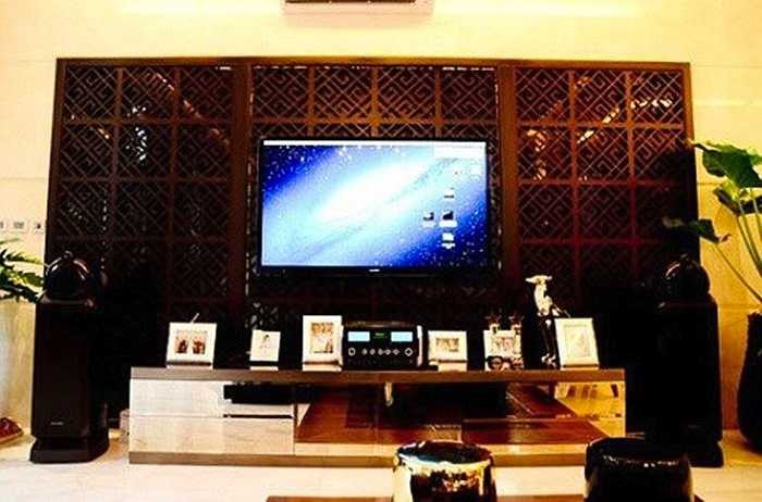 Bên trong ngôi biệt thự, nội thất sang trọng và đắt tiền.