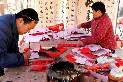 Luôn tay không nghỉ. Luôn tay không nghỉ.