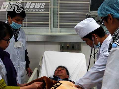 Bác sỹ thăm khảm và chẩn đoán ban đầu, sau 2 phút phải đưa ra hướng xử trí