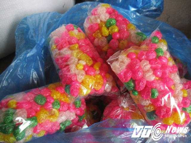 Hạt nổ là sản phẩm không thể thiếu trên mâm lễ cũng ngày tết của người Huế.