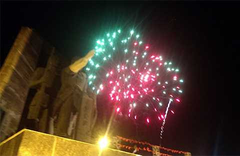 Mãn nhãn, màn pháo hoa, giao thừa, rực rỡ, ở Lý Sơn