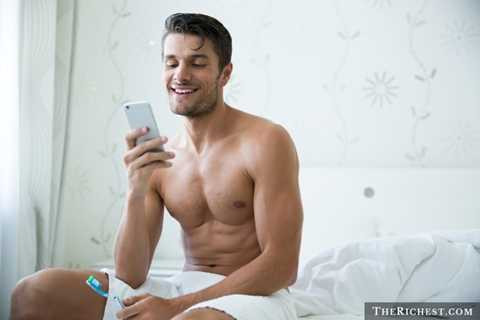 Facebook được mở ngay sau khi thức dậy 