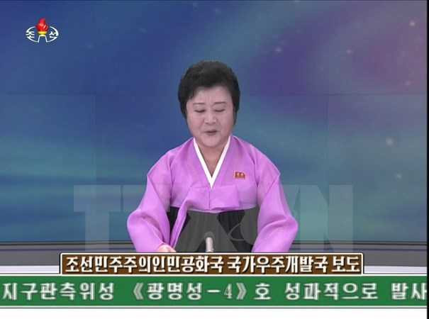 Phát thanh viên KCTV đưa tin về việc Triều Tiên phóng thành công tên lửa tầm xa