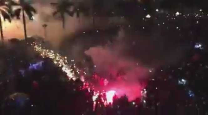 Pháo hoa nổ loạn xạ vào đám đông khiến 6 người bị nhập viện.