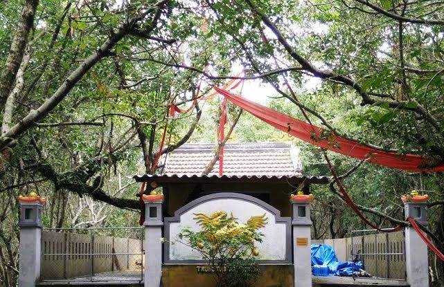 Miếu Thánh Bà tôn nghiêm giữa rừng ngập mặn nguyên sinh Rú Chá.