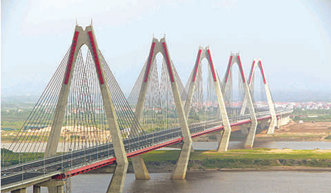 Cầu Nhật Tân là cây cầu dây văng dài nhất Việt Nam bắc qua khu vực phường Phú Thượng (Tây Hồ, Hà Nội) và xã Vĩnh Ngọc (Đông Anh, Hà Nội)