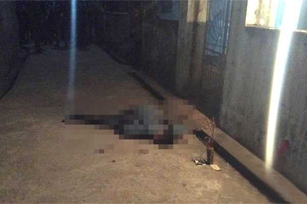 Trọng dùng dao truy sát rồi đâm chết bạn nhậu ngay tại cổng nhà.