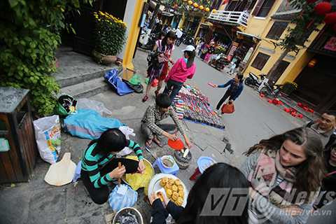 Du lịch Tết, Hội An, Khách nước ngoài, thích thú, ẩm thực