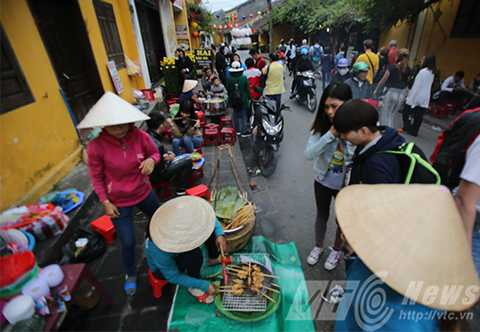 Du lịch Tết, Hội An, Khách nước ngoài, thích thú, ẩm thực