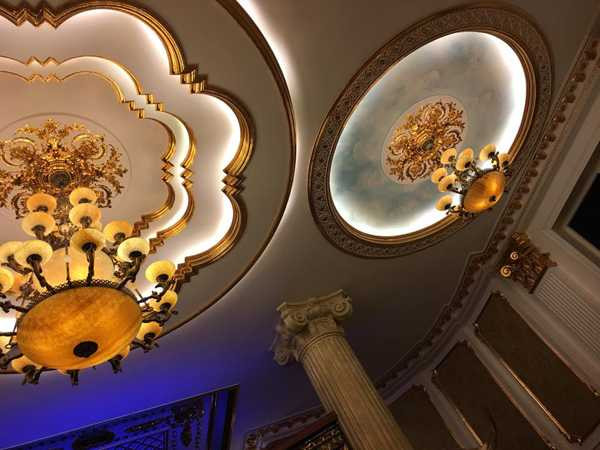 Lý Nhã Kỳ vốn là 'đại gia' trong showbiz khi sở hữu showroom thời trang hàng hiệu đẳng cấp ở trung tâm Sài Gòn, công ty <a href='https://vtcnews.vn/kinh-te.1.0.html' >kinh doanh</a> bất động sản riêng. Ngoài ra, cô còn là chủ tịch của một quỹ từ thiện.