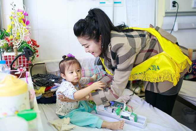 Huyền My tích cực tham gia các hoạt động cộng đồng.