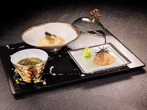 6. Joël Robuchon, Las Vegas, Nevada, Mỹ (890 USD/2 người, 18 món): Mỗi món ăn được bếp trưởng Robuchon của nhà hàng Joël Robuchon chế biến đều có mùi vị đậm đà, với sự tương phản hoàn hảo của các nguyên liệu. Le Caviar và trứng cá hồi Osetra là hai món nổi tiếng nhất tại nhà hàng này. 