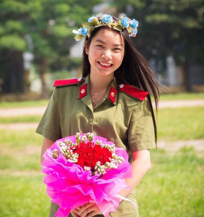 Nữ thủ khoa xinh đẹp, tài năng