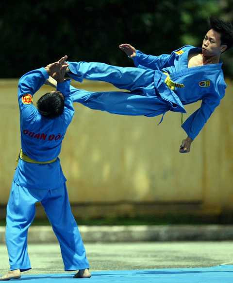 Nếu bị đỡ đòn, người tấn công sẽ gặp nhiều nguy hiểm. Nếu bị đỡ đòn, người tấn công sẽ gặp nhiều nguy hiểm.