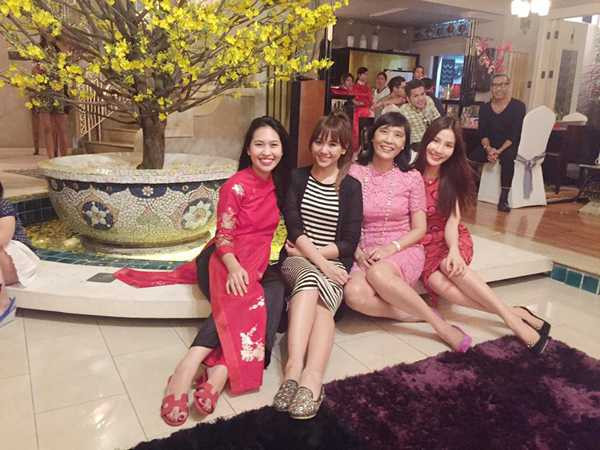 Nữ ca sĩ đã lấy lại nụ cười rạng rỡ sau những áp lực và mệt mỏi. 