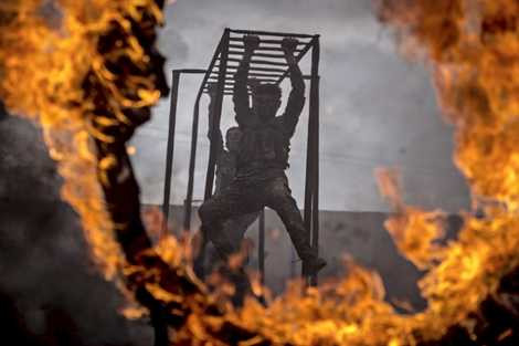 Vượt chướng ngại vật trong lửa ở Syria