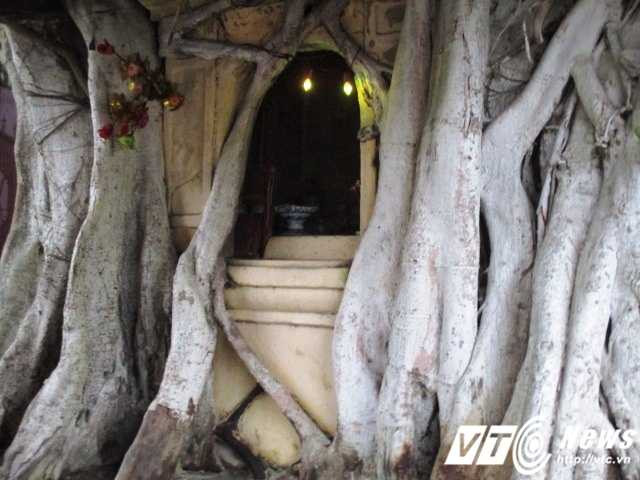 Miếu là nơi trú ngụ của những vong hồn tử nạn vì tai nạn giao thông.