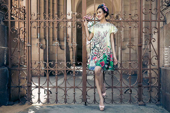 Hoa khôi trang sức xinh đẹp khoe dáng yêu kiều ngày đầu xuân