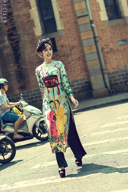 Hoa khôi trang sức xinh đẹp khoe dáng yêu kiều ngày đầu xuân