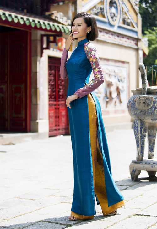 Người đẹp Hoa hậu Hoàn vũ 2015 Kim Chi rạng ngời trong sân chùa.