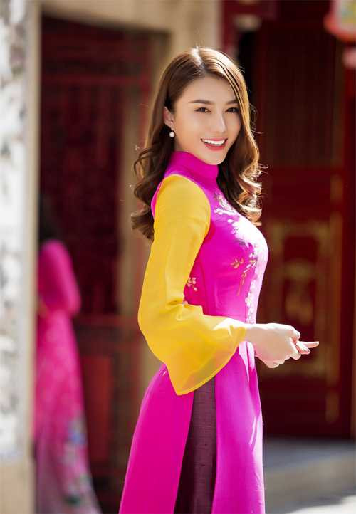 Lê Hà có nhiều kế hoạch hoạt động trong năm 2016. Cô cùng các đồng nghiệp chuẩn bị sang Australia ghi hình cho chương trình 'Đêm hội chân dài 10' của ông bầu Vũ Khắc Tiệp.