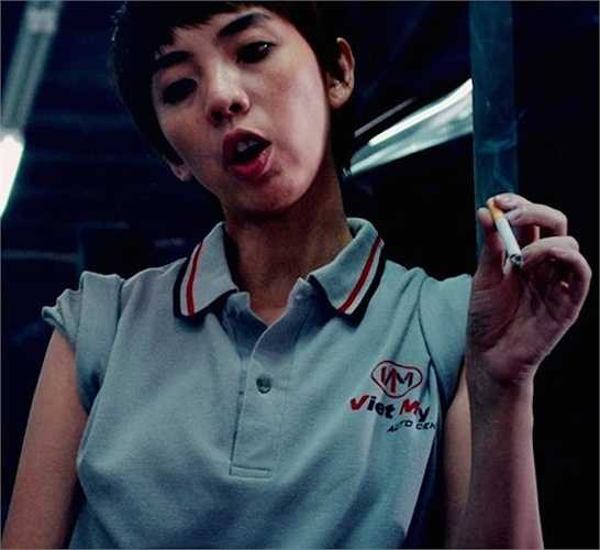 Ngoài ra, để thể hiện tròn vai, Thu Trang phải tập hút thuốc và sửa xe một cách thực thụ vì anh Thứ cũng là một tay sửa xe hơi cừ khôi. Trong bối cảnh các vai đồng tính nam xuất hiện nhiều, “anh Thứ” là vai lesbian hiếm hoi gây được ấn tượng của điện ảnh Việt. 