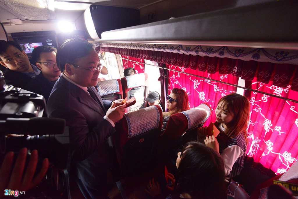 Ông chúc mọi người đi lại an toàn, trở lại công tác gặp nhiều thuận lợi.