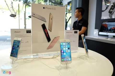 iPhone 6S và 6S Plus chính hãng từng có thời gian ế ẩm trước khi các nhà bán lẻ giảm giá hàng triệu đồng. iPhone 6S và 6S Plus chính hãng từng có thời gian ế ẩm trước khi các nhà bán lẻ giảm giá hàng triệu đồng.
