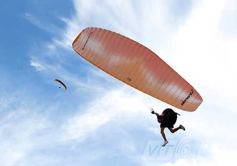 Lên Sơn Trà, bay, dù lượn, ngắm Đà Nẵng, từ trên cao