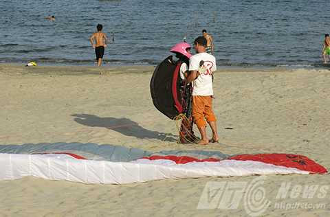 Lên Sơn Trà, bay, dù lượn, ngắm Đà Nẵng, từ trên cao
