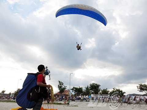 Lên Sơn Trà, bay, dù lượn, ngắm Đà Nẵng, từ trên cao