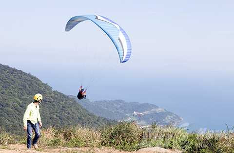 Lên Sơn Trà, bay, dù lượn, ngắm Đà Nẵng, từ trên cao