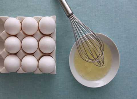 Lòng trắng trứng khiến cồn trong rượu bị kết tủa lại, giảm bớt lượng cồn vào máu. Ảnh minh họa