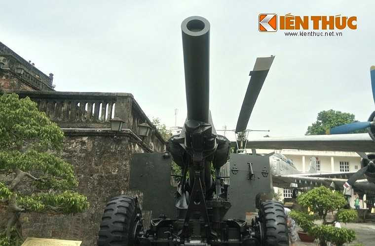  Lựu pháo xe kéo M114 155mm có trọng lượng khi hành quân là 5,8 tấn, khi chiến đấu là 5,6 tấn, chiều dài nòng 3,79m, cao 1,8m, rộng 2,43m khi hành quân. 