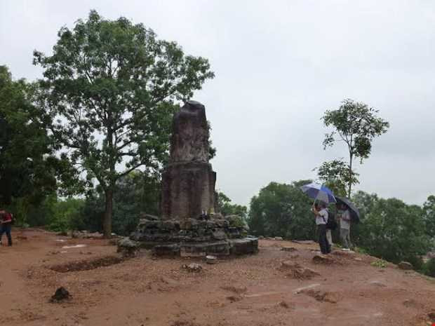 Chùa Dạm, khu vực được cho là đến những năm 1960 vẫn còn dấu tích đền Bà Tấm, bà Cám