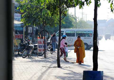 Tranh thủ Tết, sư giả, ung dung, lừa tiền, dân lành