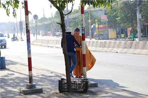 Tranh thủ Tết, sư giả, ung dung, lừa tiền, dân lành