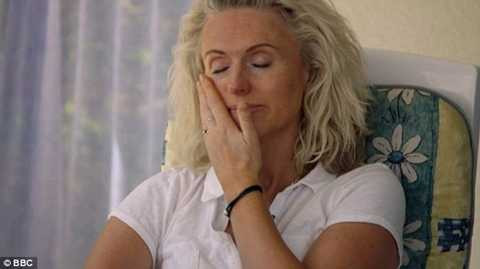 Vợ của ông Simon, bà Debbie được coi là rất mạnh mẽ khi ở bên chồng mình đến phút giây cuối cùng Vợ của ông Simon, bà Debbie được coi là rất mạnh mẽ khi ở bên chồng mình đến phút giây cuối cùng