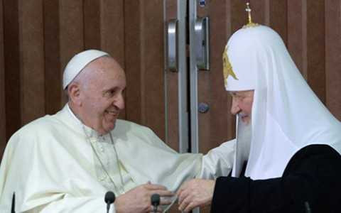 Đại giáo chủ Nga có cuộc gặp lịch sử với Giáo hoàng Francis. (Ảnh: Sputnik)