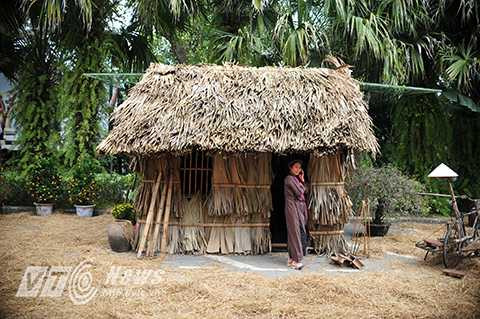 Điểm nhấn của Lễ hội hoa là những khung cảnh tái hiện không gian văn hóa làng quê Việt. Giữa lòng khu đô thị, bên cạnh những con đường hoa được trang trí đầy ấn tượng lại đan xen những góc tái hiện văn hóa dân tộc xưa, có ao sen với vó câu, dòng kênh với cầu khỉ chênh vênh, đường làng quê với xe kéo và quán cóc bên đường.