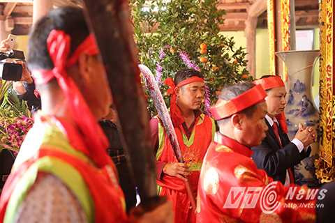 Trong công văn của Sở Văn hoá Thể thao và Du lịch tỉnh Bắc gửi Ban tổ chức lễ hội làng Ném Thượng nêu rõ, lễ hội Ném Thượng năm 2016 sẽ giữ nguyên như mọi năm để bảo tồn nghi thức truyền thống. Tuy nhiên, nghi thức chém lợn giữa sân đình sẽ được điều chỉnh, tổ chức ở khu vực riêng kín đáo.