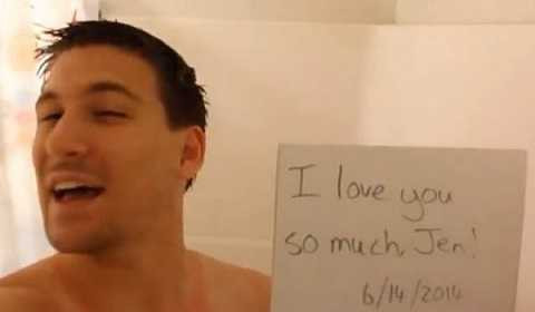 Kiên nhẫn cầu hôn bạn gái trong suốt 1 năm