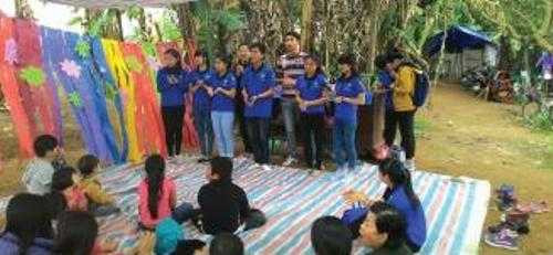 Trẻ em bãi giữa sông Hồng và giấc mơ một lần lên bờ đón Tết