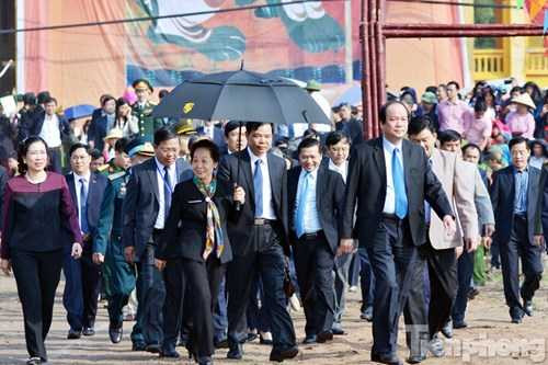 Đến tham dự Lễ hội có bà Nguyễn Thị Doan – Phó Chủ tịch nước CHXHCN Việt Nam; ông Nguyễn Xuân Cường - Ủy viên BCH Trung ương Đảng, Thứ trưởng Bộ NN&PTNT; ông Đinh Văn Cương – Phó trưởng Ban Kinh tế Trung ương; cùng đại diện lãnh đạo bộ, ban, ngành trung ương và tỉnh Hà Nam.