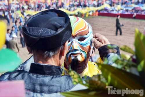 Các lãnh đạo cấp cao xuống ruộng cày khai hội Tịch điền Đọi Sơn